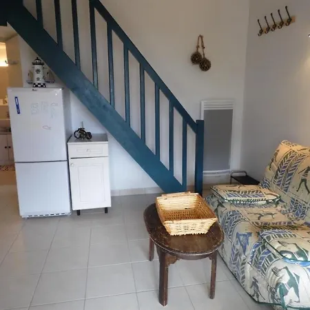 House Agreable Maisonette Dans Avec Piscine Casa de Férias *