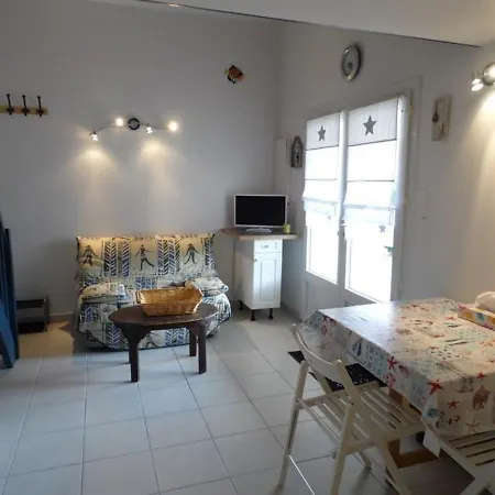 House Agreable Maisonette Dans Avec Piscine Casa de Férias La Faute-sur-Mer
